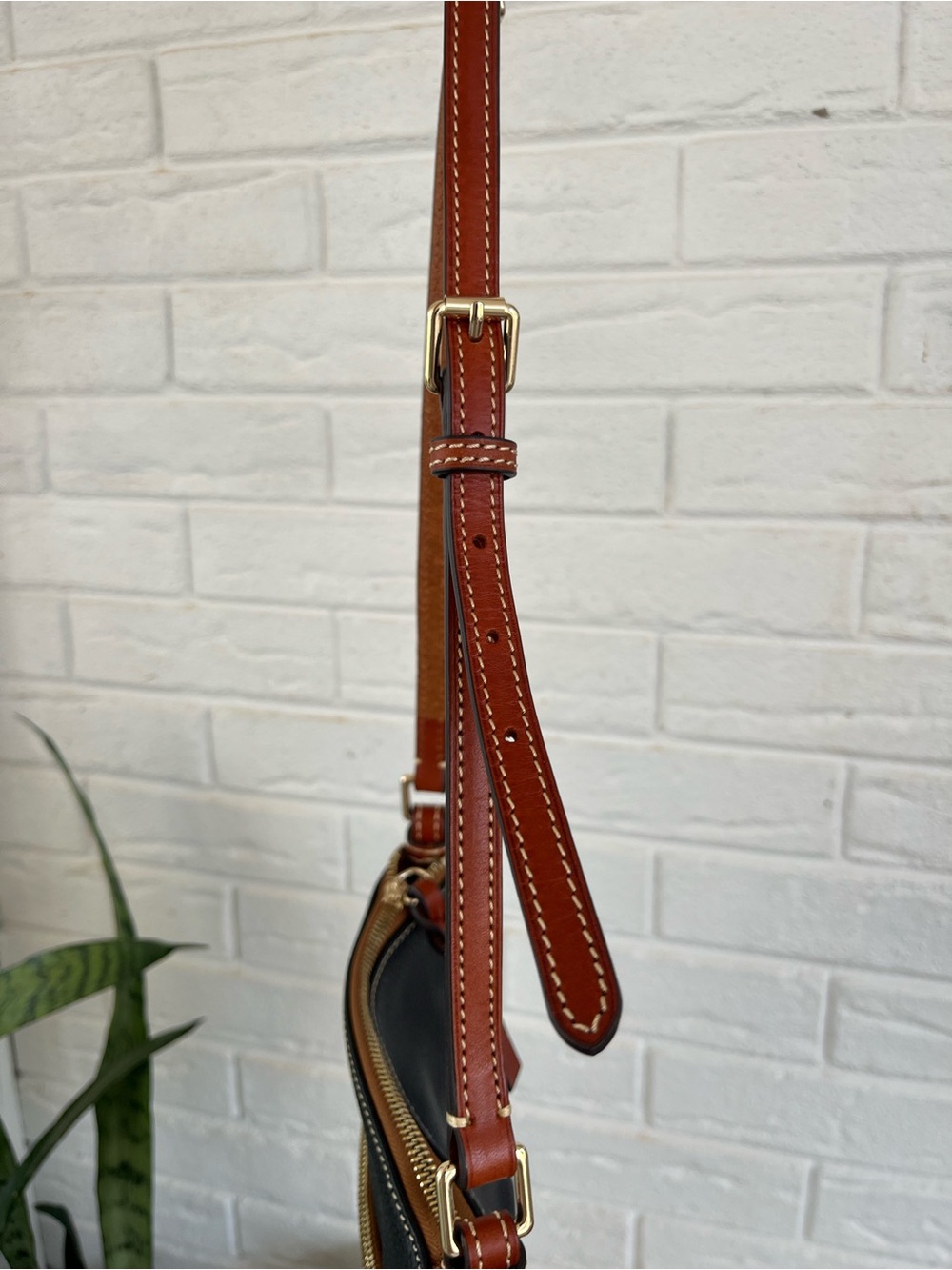 Dooney & Bourke black leather letter carrier crossbody purse, brown leather trim - Picture 8 of 12